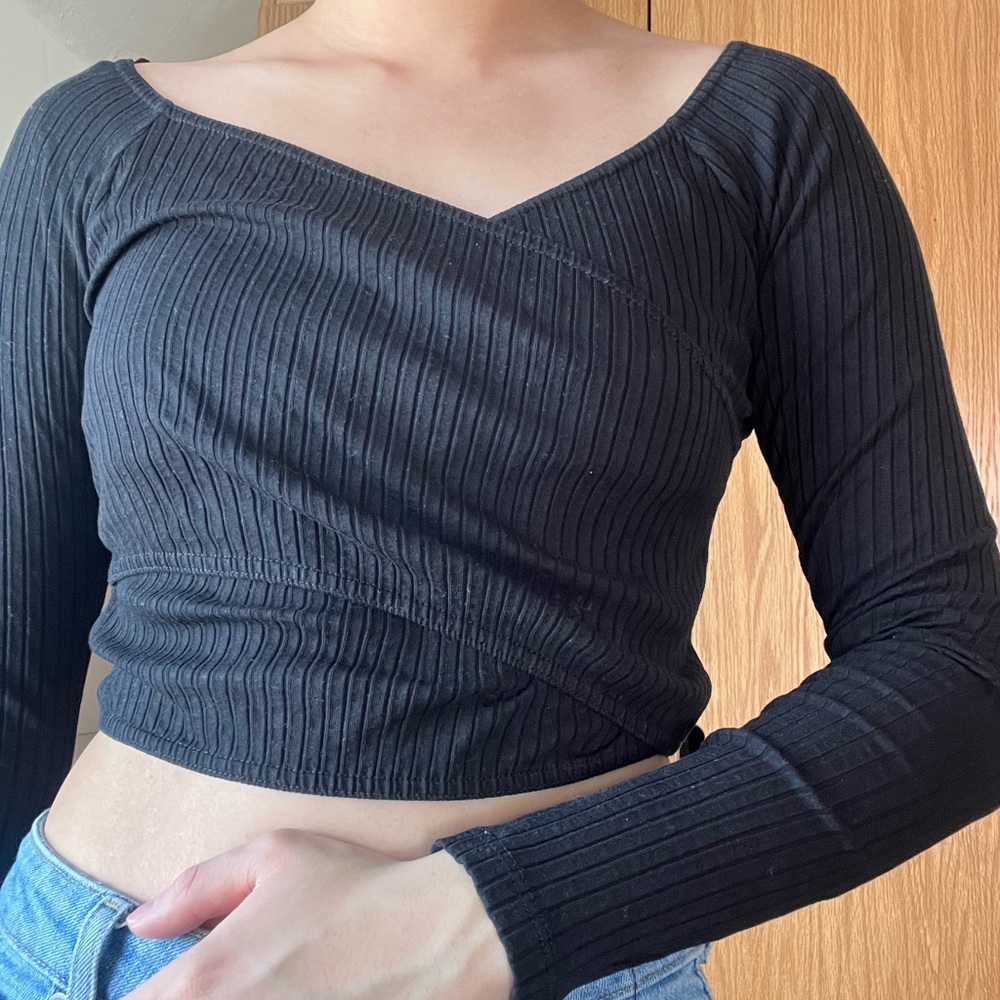 Cropped black Zara wrap top